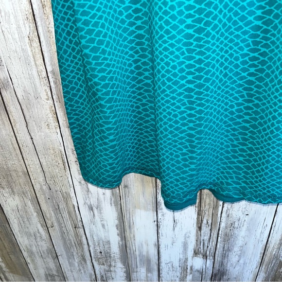 Under Armor Teal Printed Fitted Women’s Medium - Picture 2 of 5